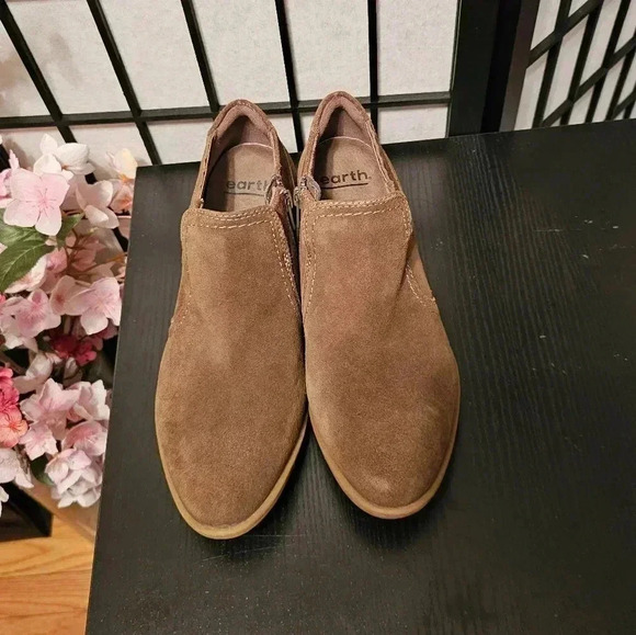 Earth boots NWOT - Picture 2 of 3